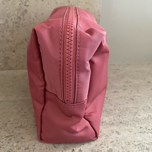 Lululemon All Your Small Things Pouch 4L - Picture 4 of 13